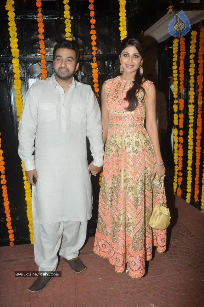 Hot Bolly Celebs at Ekta Kapoor Diwali Party - 32 / 86 photos