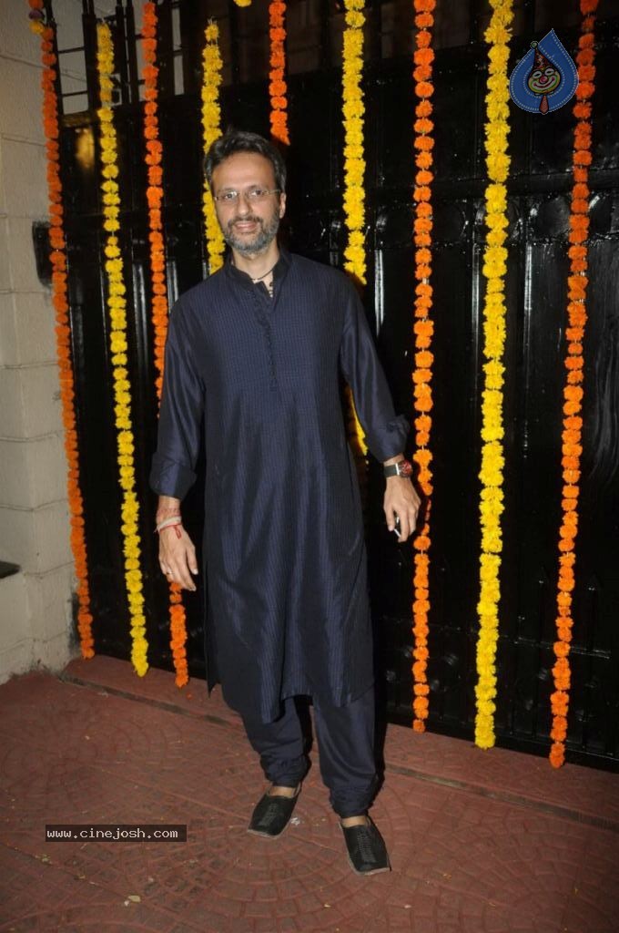 Hot Bolly Celebs at Ekta Kapoor Diwali Party - 33 / 86 photos