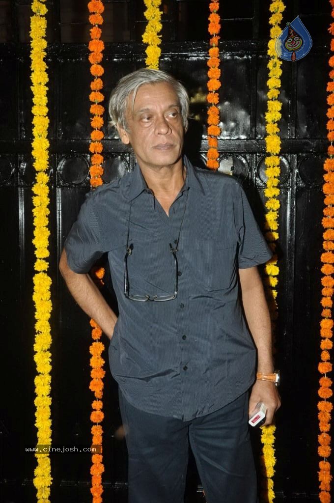 Hot Bolly Celebs at Ekta Kapoor Diwali Party - 37 / 86 photos