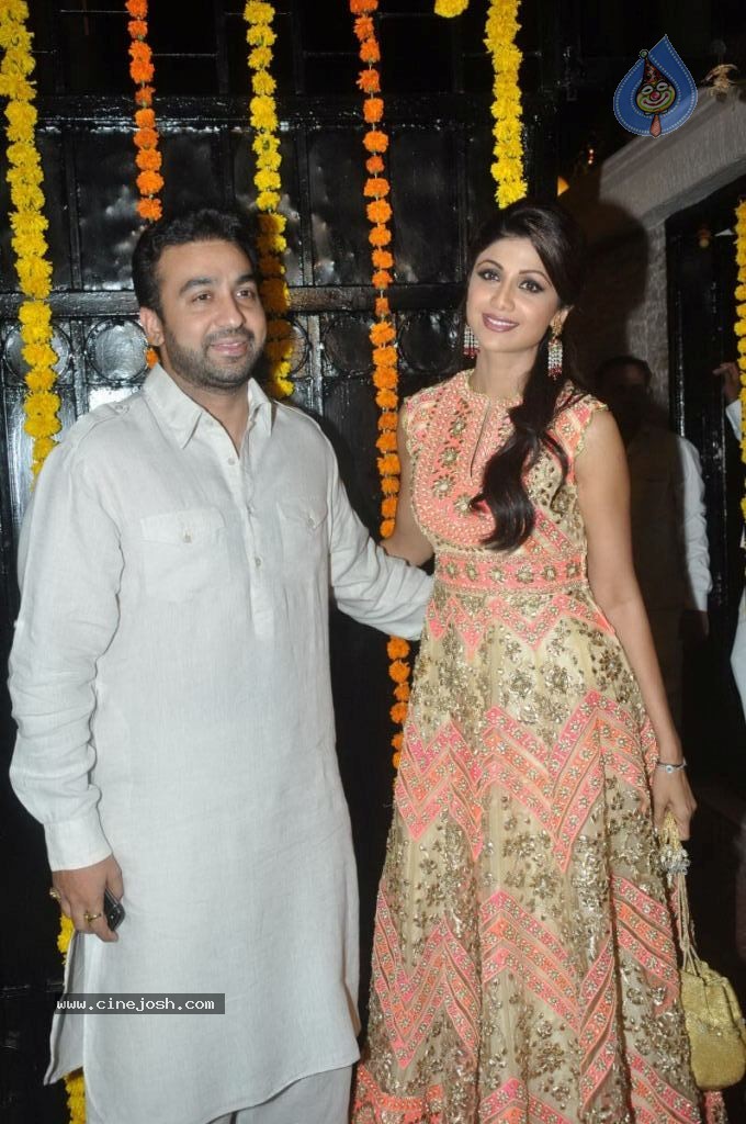 Hot Bolly Celebs at Ekta Kapoor Diwali Party - 42 / 86 photos