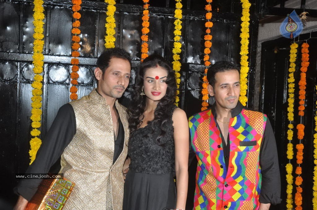 Hot Bolly Celebs at Ekta Kapoor Diwali Party - 68 / 86 photos
