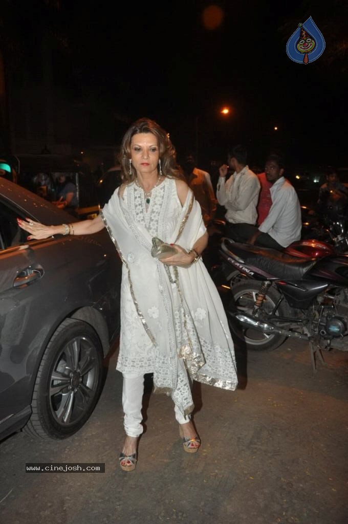 Hot Bolly Celebs at Ekta Kapoor Diwali Party - 70 / 86 photos