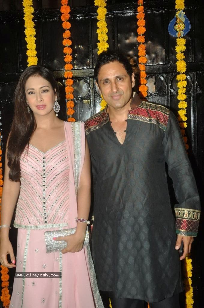 Hot Bolly Celebs at Ekta Kapoor Diwali Party - 85 / 86 photos