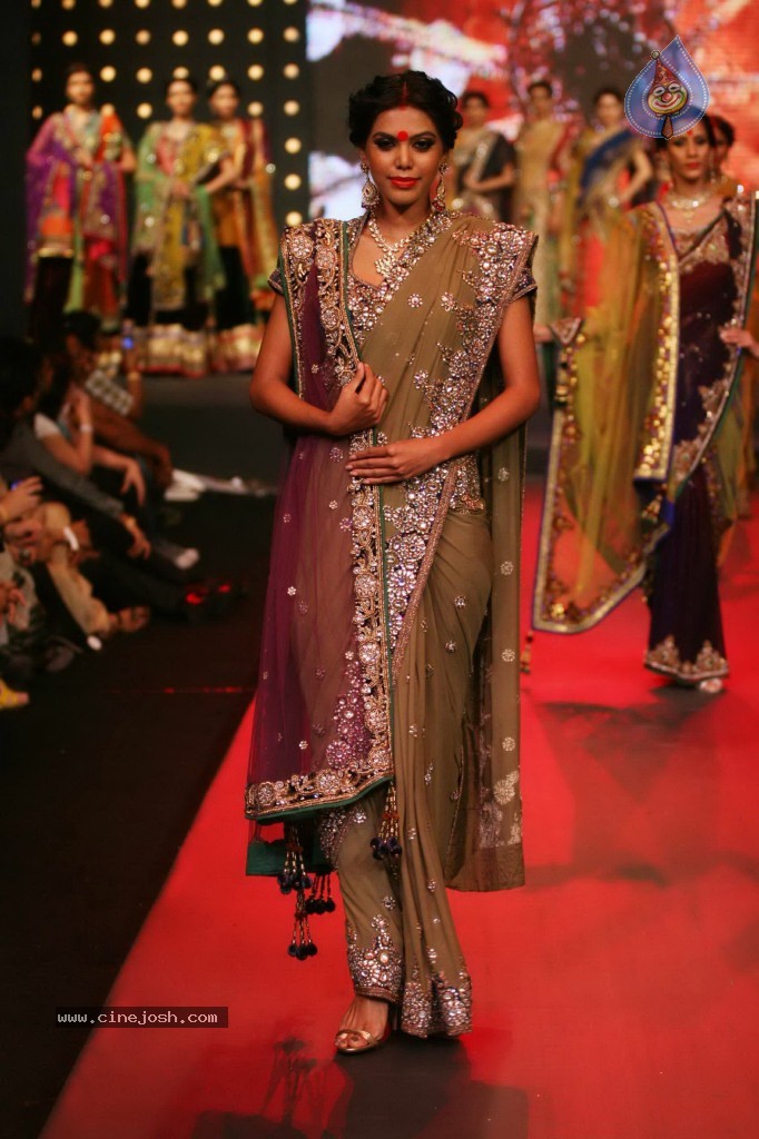 Hot Bolly Celebs at Gitanjali Bollywood Night - 24 / 170 photos