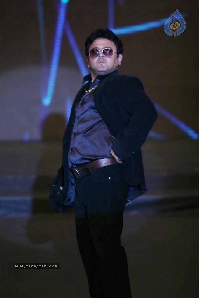 Hot Bolly Celebs at Gitanjali Bollywood Night - 35 / 170 photos