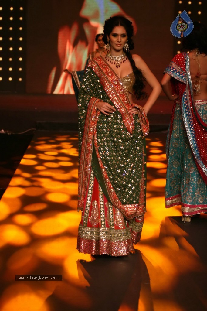 Hot Bolly Celebs at Gitanjali Bollywood Night - 79 / 170 photos