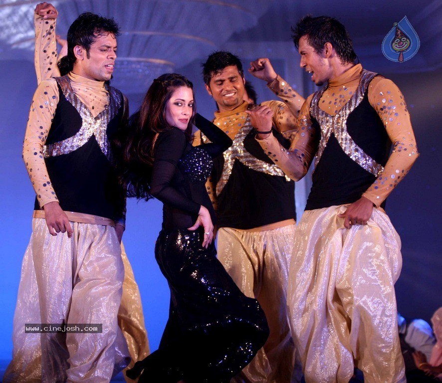 Hot Bolly Celebs at Gitanjali Ticket to Bollywood Event - 30 / 98 photos