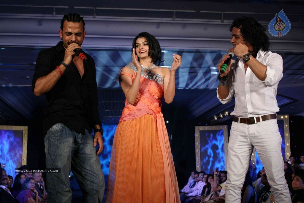 Hot Bolly Celebs at Gitanjali Ticket to Bollywood Event - 33 / 98 photos