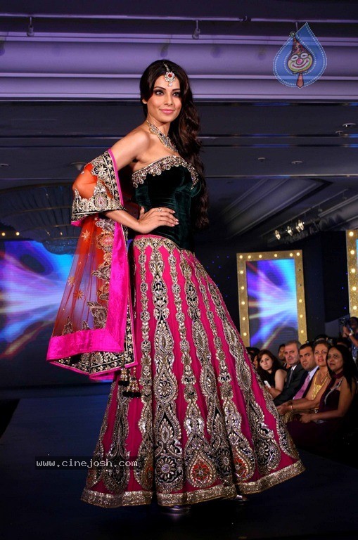 Hot Bolly Celebs at Gitanjali Ticket to Bollywood Event - 41 / 98 photos