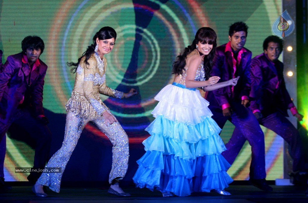 Hot Bolly Celebs at Gitanjali Ticket to Bollywood Event - 47 / 98 photos