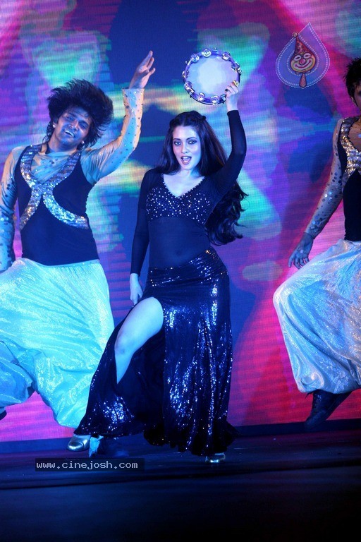 Hot Bolly Celebs at Gitanjali Ticket to Bollywood Event - 67 / 98 photos