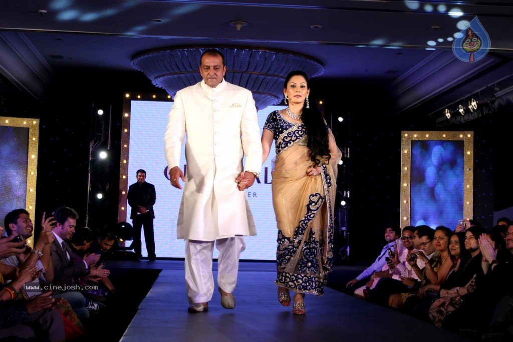 Hot Bolly Celebs at Gitanjali Ticket to Bollywood Event - 71 / 98 photos