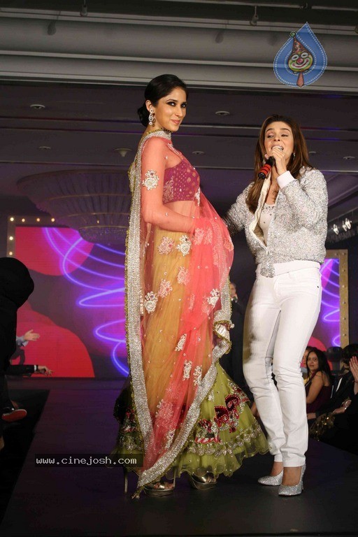 Hot Bolly Celebs at Gitanjali Ticket to Bollywood Event - 76 / 98 photos