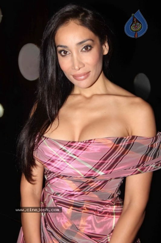 Hot Bolly Celebs at Kashmira Shah Calendar Launch - 65 / 69 photos