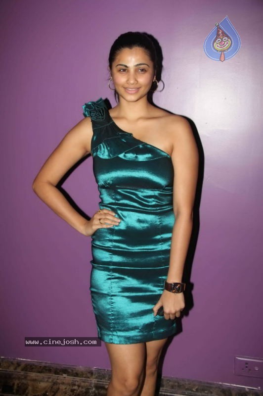 Hot Bolly Celebs at Kashmira Shah Calendar Launch - 69 / 69 photos