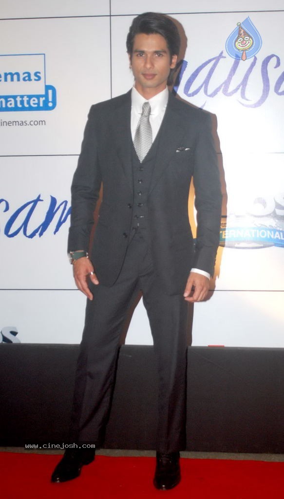 Hot Bolly Celebs at Mausam Premiere - 13 / 112 photos