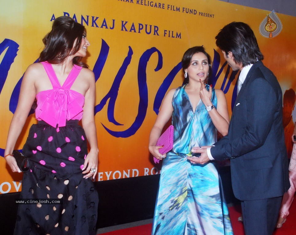 Hot Bolly Celebs at Mausam Premiere - 18 / 112 photos