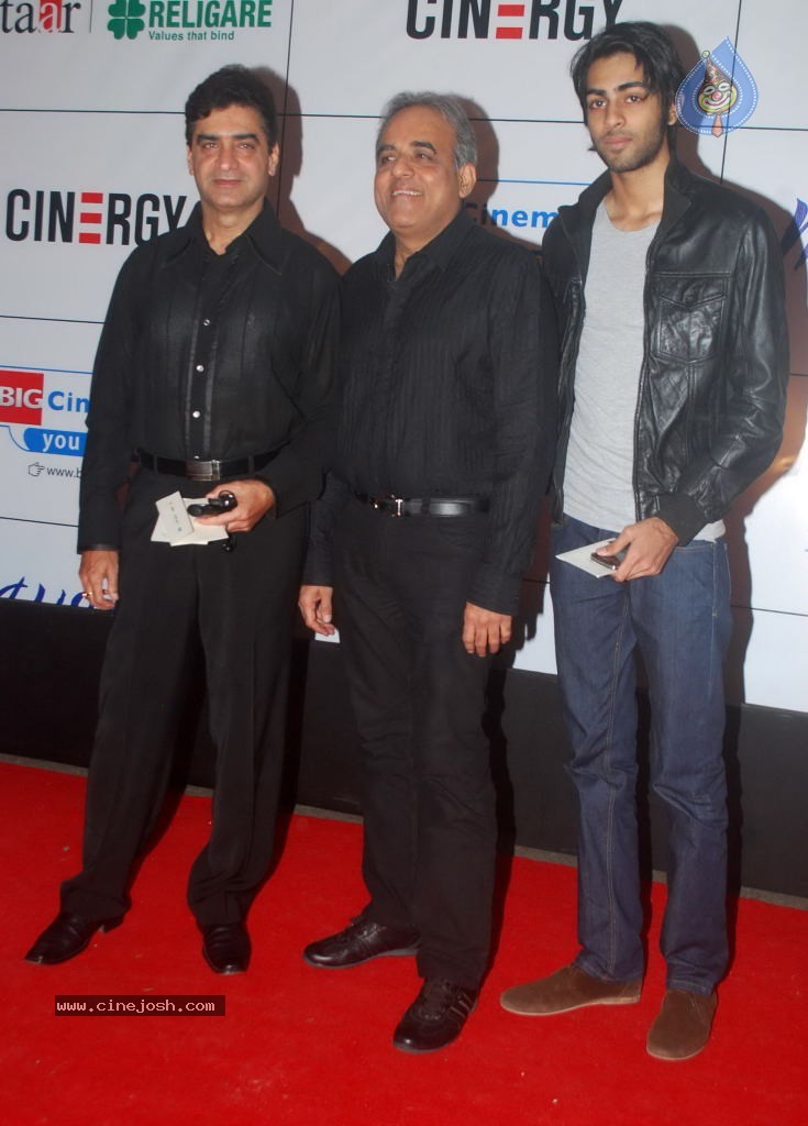 Hot Bolly Celebs at Mausam Premiere - 84 / 112 photos