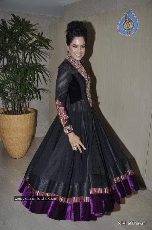 Hot Bolly Celebs at Mijwan Show - 23 / 152 photos