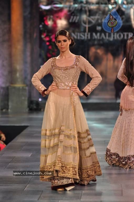 Hot Bolly Celebs at Mijwan Welfare Society Fashion Show - 5 / 131 photos