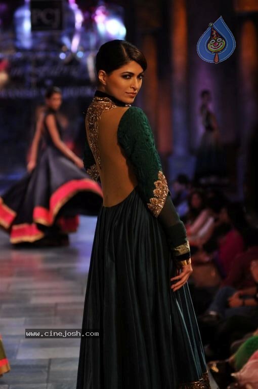 Hot Bolly Celebs at Mijwan Welfare Society Fashion Show - 7 / 131 photos