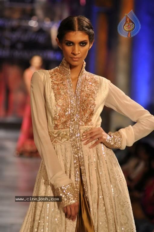 Hot Bolly Celebs at Mijwan Welfare Society Fashion Show - 11 / 131 photos