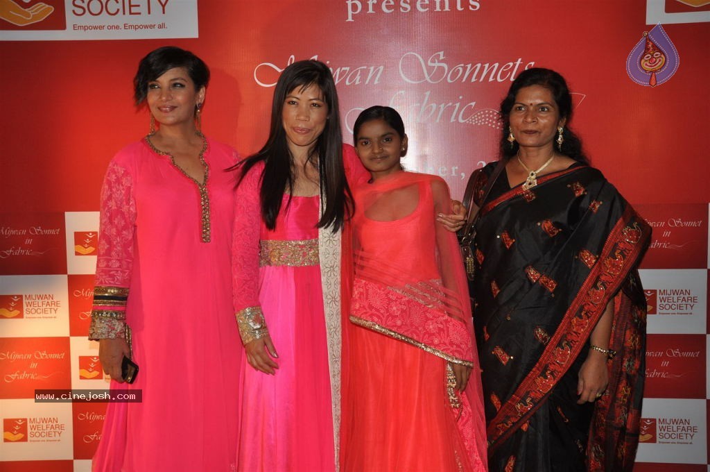 Hot Bolly Celebs at Mijwan Welfare Society Fashion Show - 16 / 131 photos
