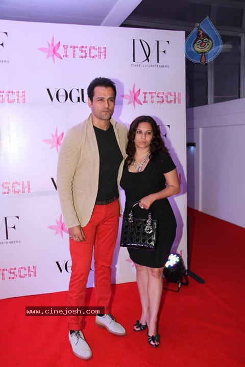 Hot Bolly Celebs at Royalty Pub Party - 2 / 34 photos