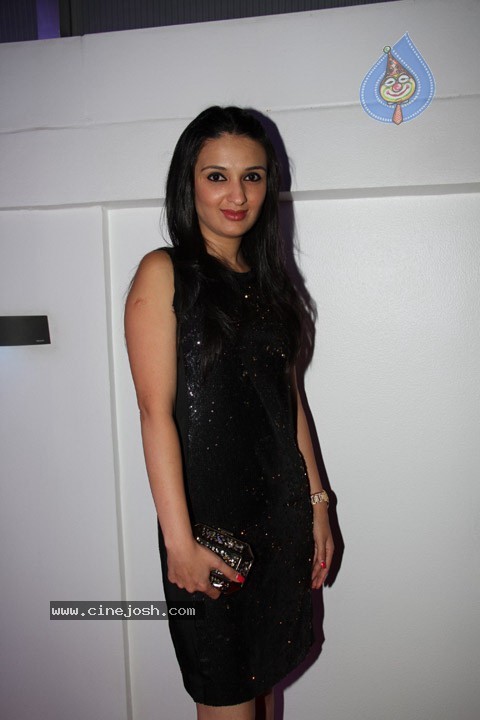 Hot Bolly Celebs at Royalty Pub Party - 5 / 34 photos