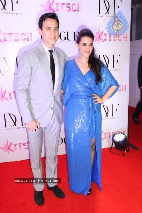 Hot Bolly Celebs at Royalty Pub Party - 28 / 34 photos