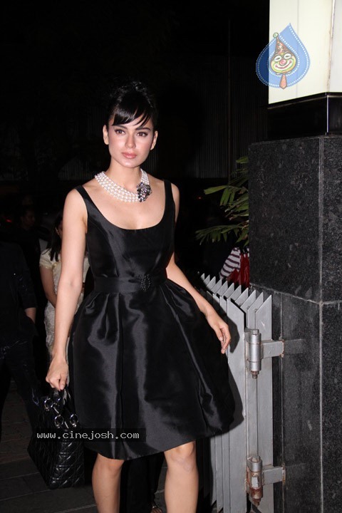 Hot Bolly Celebs at Royalty Pub Party - 30 / 34 photos