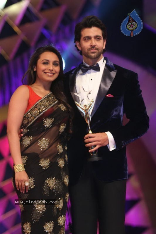 Hot Bolly Celebs at Stardust Awards 2011 - 3 / 75 photos