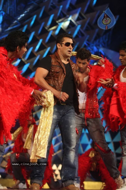 Hot Bolly Celebs at Stardust Awards 2011 - 10 / 75 photos