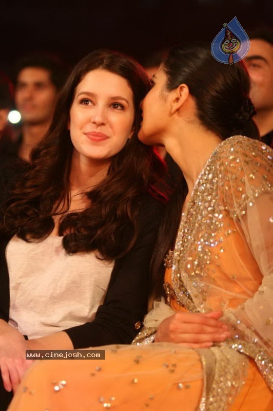 Hot Bolly Celebs at Stardust Awards 2011 - 14 / 75 photos