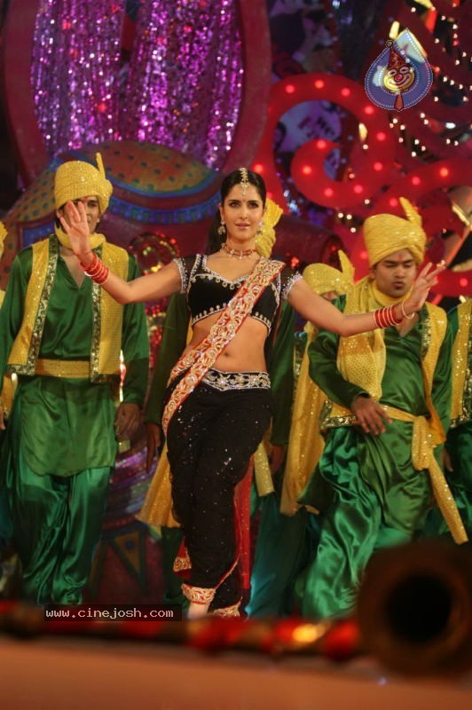 Hot Bolly Celebs at Stardust Awards 2011 - 22 / 75 photos