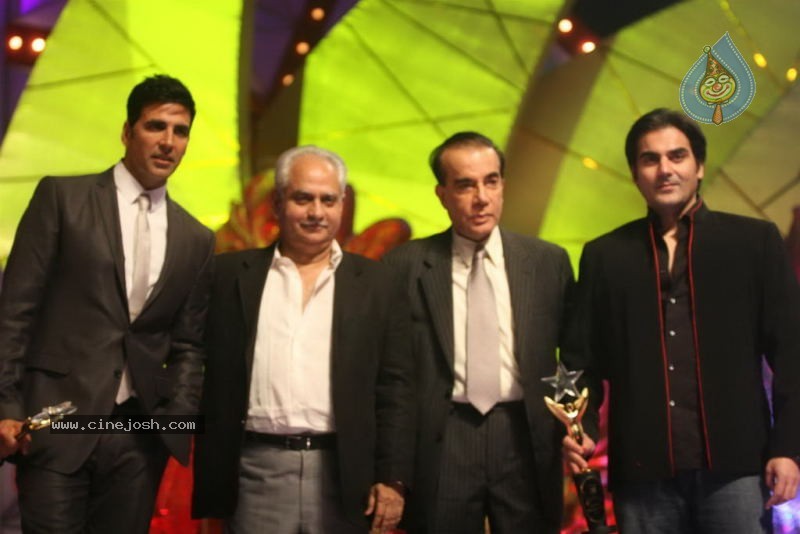 Hot Bolly Celebs at Stardust Awards 2011 - 34 / 75 photos