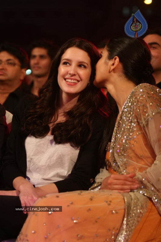 Hot Bolly Celebs at Stardust Awards 2011 - 45 / 75 photos