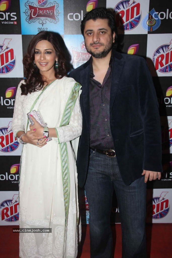 Hot Bolly Celebs at Umang 2012 - 31 / 149 photos
