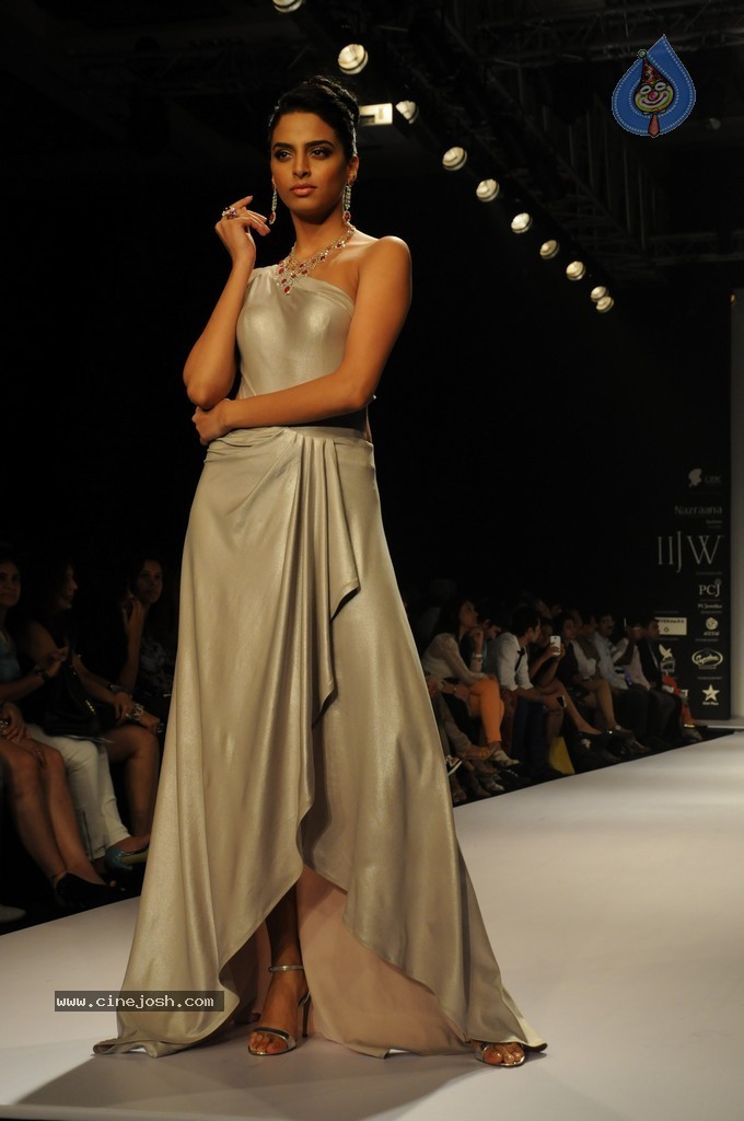 Bolly Celebs Walks the Ramp at IIJW 2014 - 94 / 152 photos