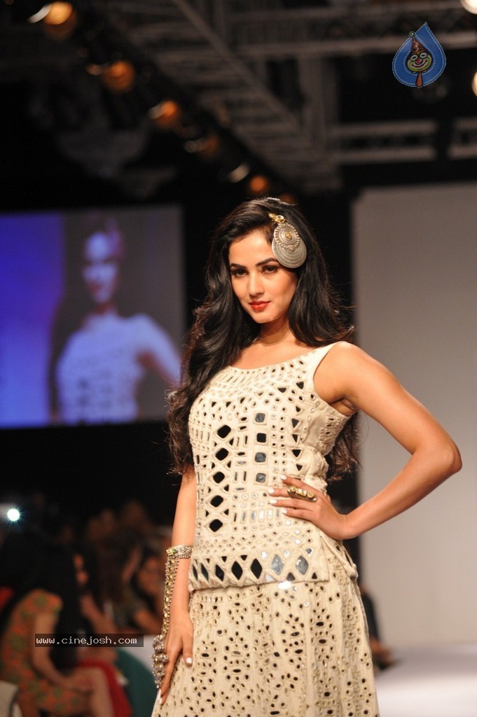 Hot Bolly Celebs Walks the Ramp at LFW 2014 - 14 / 187 photos