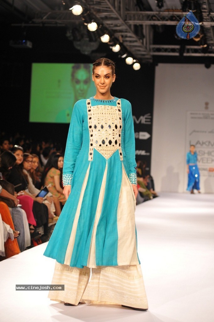 Hot Bolly Celebs Walks the Ramp at LFW 2014 - 144 / 187 photos