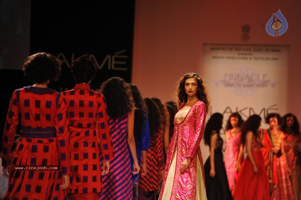 Hot Bolly Celebs Walks the Ramp at LFW 2014 - 179 / 187 photos