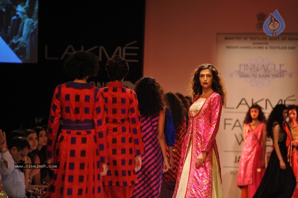 Hot Bolly Celebs Walks the Ramp at LFW 2014 - 184 / 187 photos