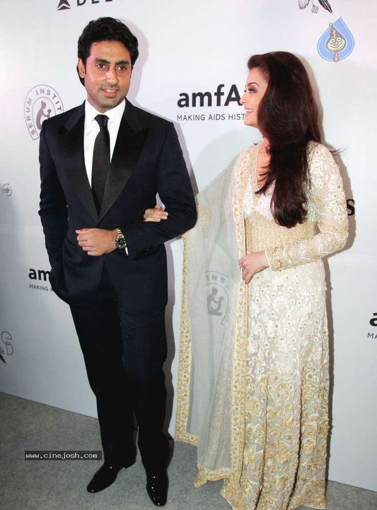 Hot Celebs at AMFAR Fund Raising Event - 15 / 38 photos