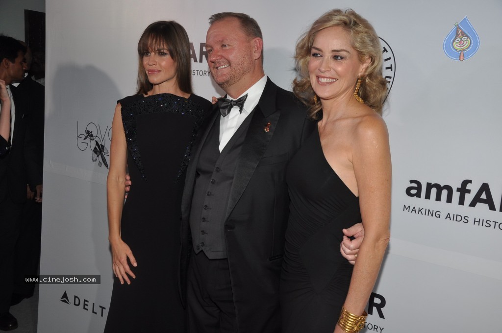 Hot Celebs at AMFAR Fund Raising Event - 25 / 38 photos