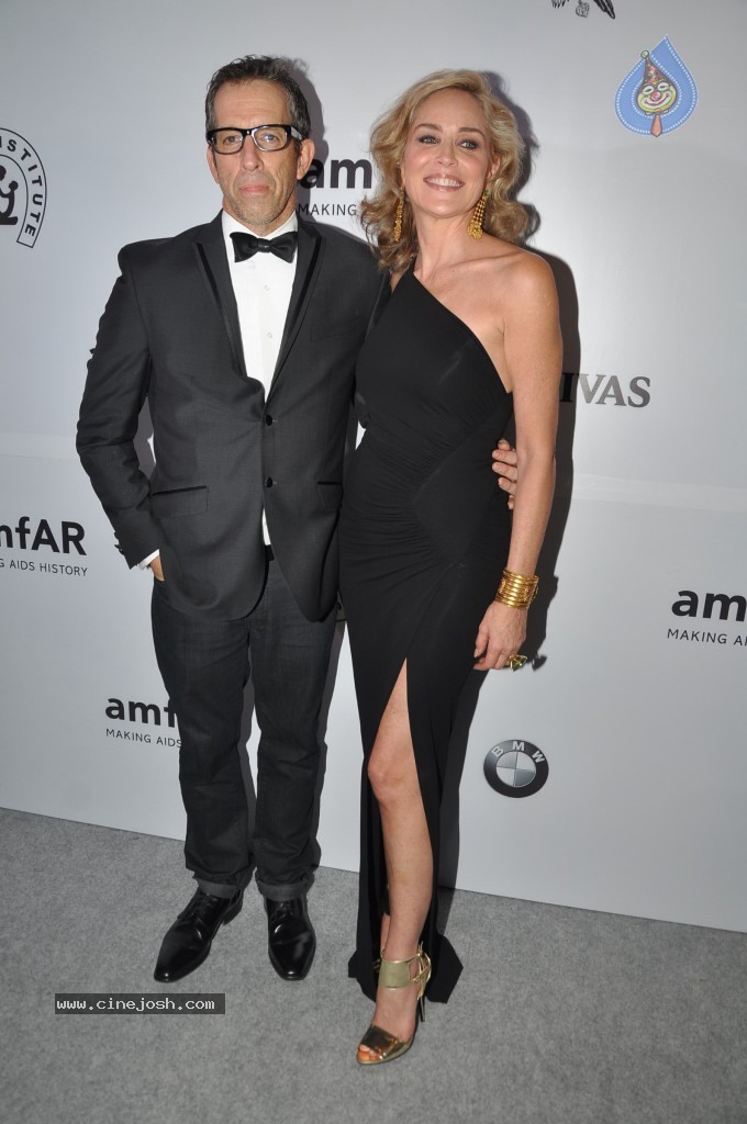Hot Celebs at AMFAR Fund Raising Event - 32 / 38 photos
