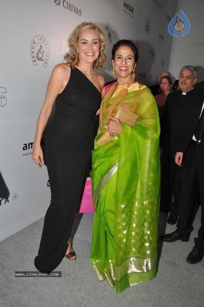 Hot Celebs at AMFAR Fund Raising Event - 37 / 38 photos