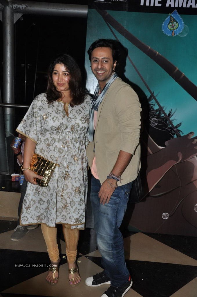 Hot Celebs at Arjun Movie Premiere - 27 / 36 photos