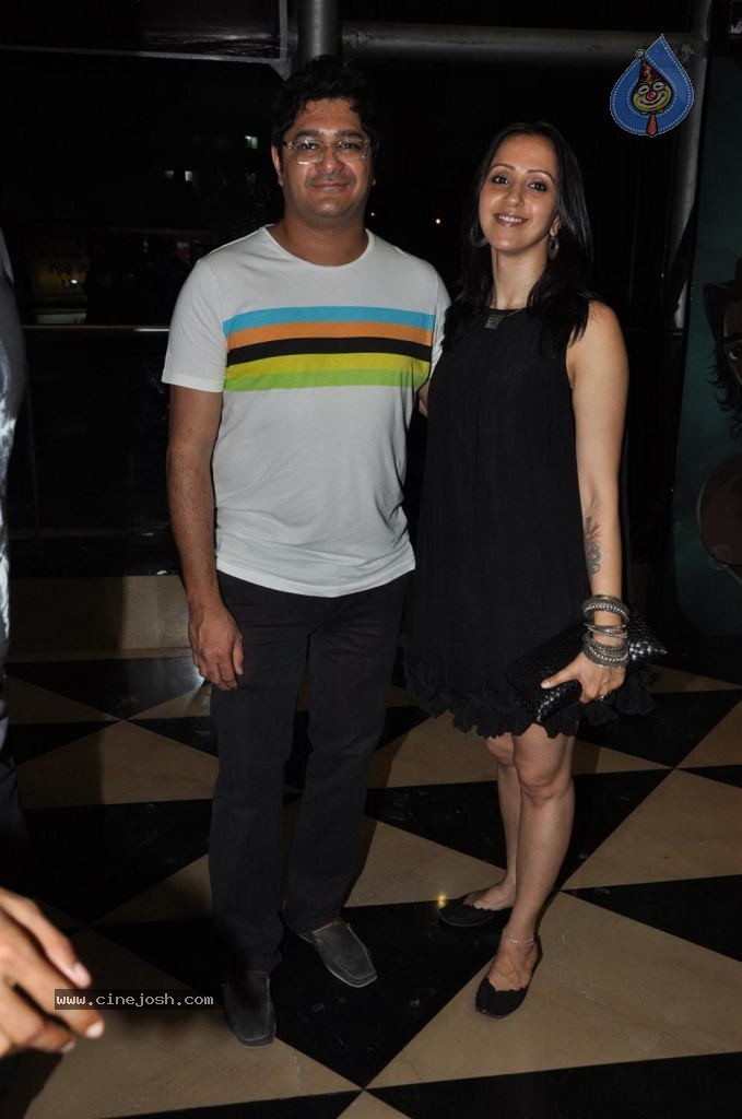 Hot Celebs at Arjun Movie Premiere - 30 / 36 photos