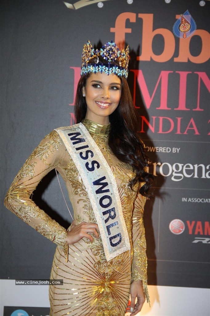 Hot Celebs at Femina Miss India 2014 - 9 / 112 photos